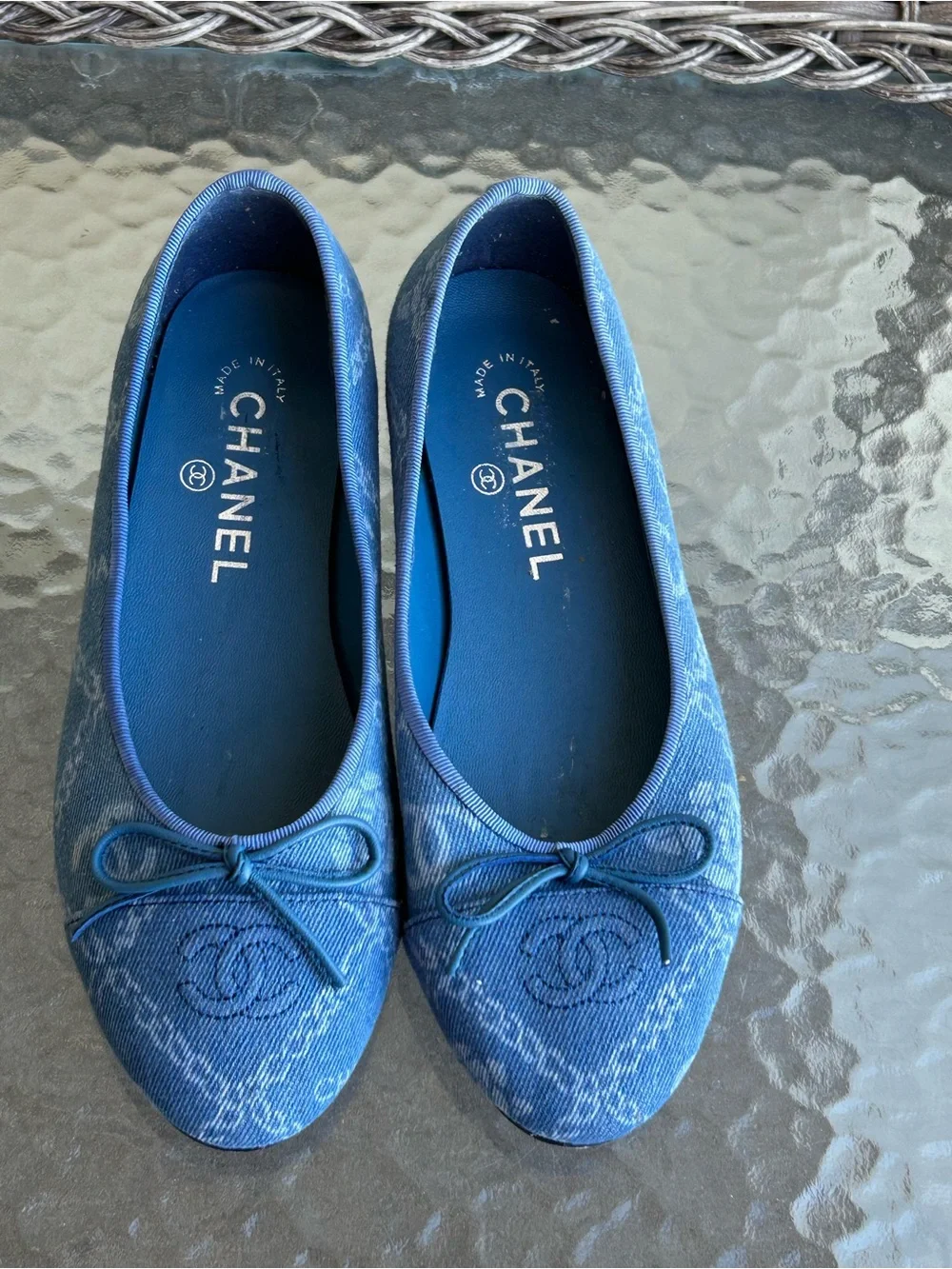 CHANEL  Blue Denim Camellia CC Logo Ballet Flats sz 37 US 6.5